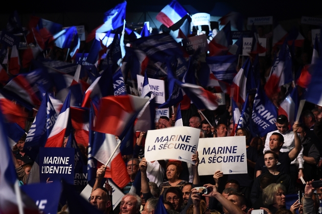 Des partisans de la candidate FN à la présidentielle Marine Le Pen, le 19 avril 2017 à Marseille